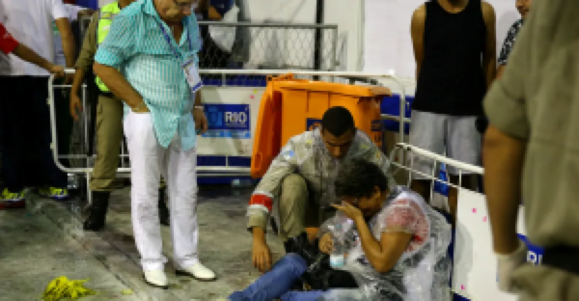 Alegorický vůz v Riu zranil 20 lidí. Show musí pokračovat, tvrdí organizátor