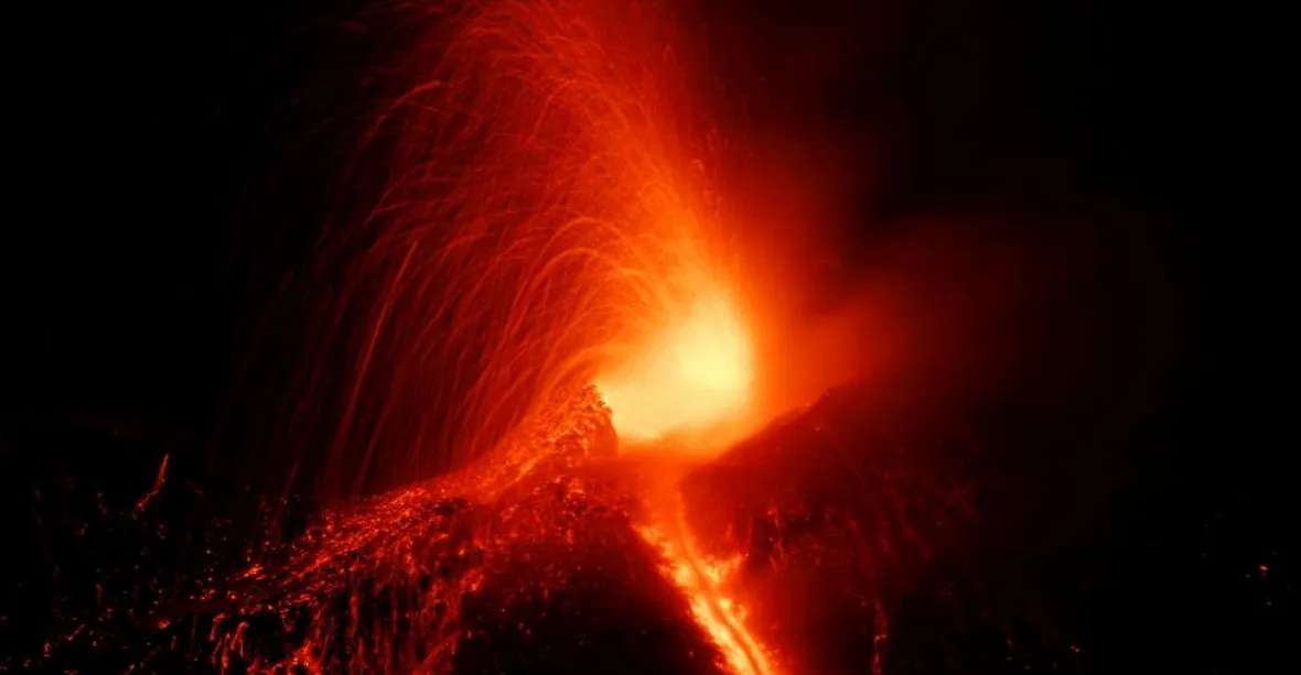 VIDEO: Etna se opět probudila a nabízí úchvatnou podívanou