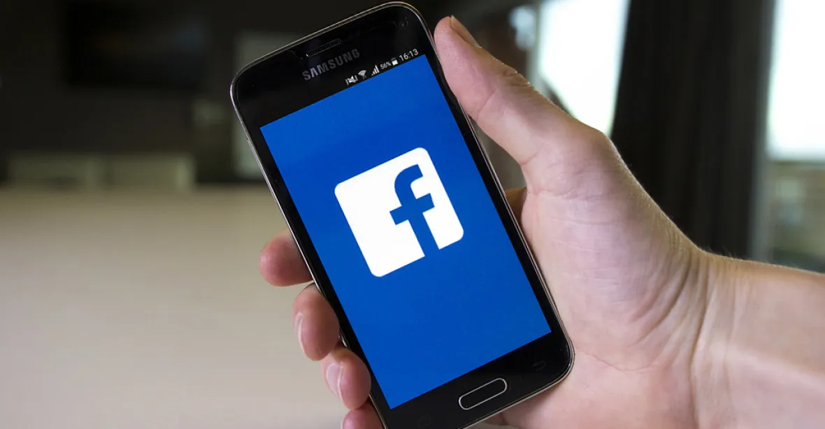 Sebevražd v přímém přenosu přibývá: Facebook vyvíjí systém, který je bude detekovat