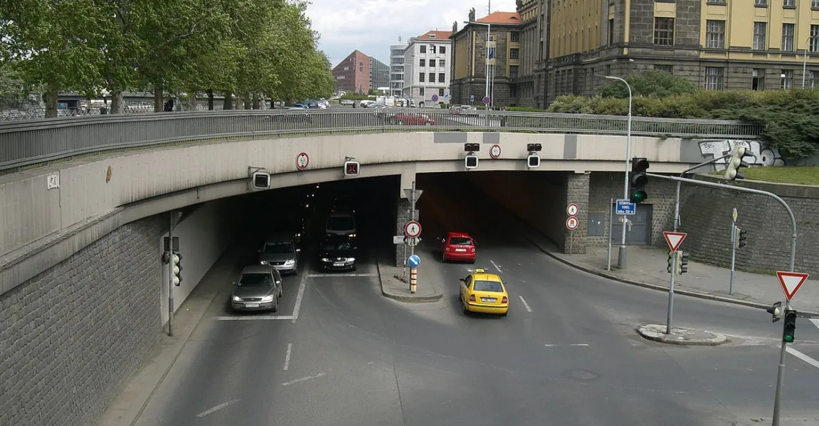 Stíhaný exšéf TSK žádal miliony za modernizaci Těšnovského tunelu