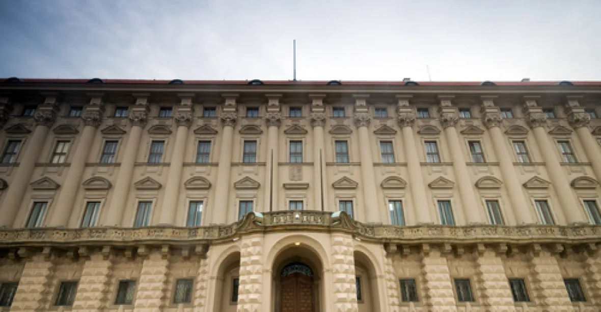 Ministerstvo zahraničí má v účetnictví chyby za 2,7 miliard korun
