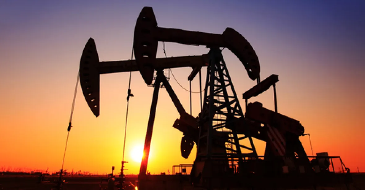 OPEC doporučuje nadále omezovat těžbu ropy