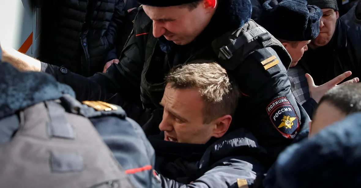 Masové demonstrace v Rusku. Na 500 zatčených, včetně Navalného