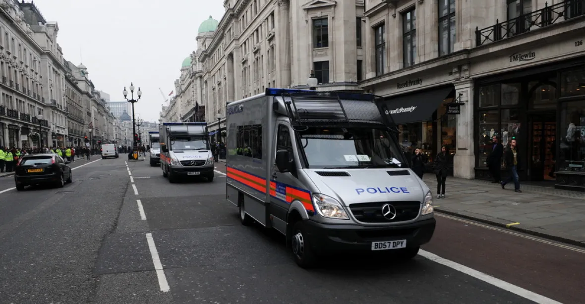 Britská policie nalezla v nákladním autě z Česka tři Eritrejce