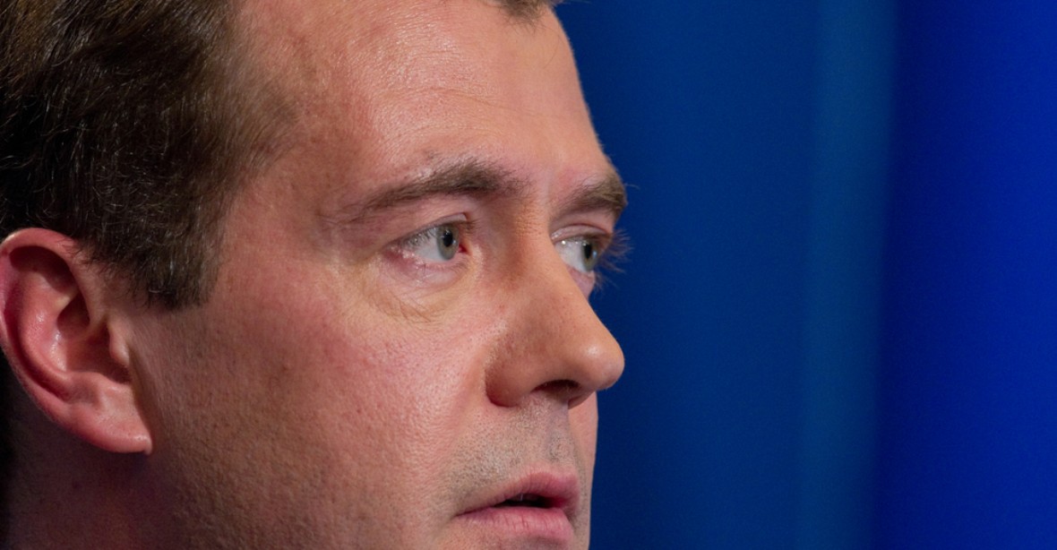 Ruský parlament řešil příjmy Medveděva a tisícové demonstrace