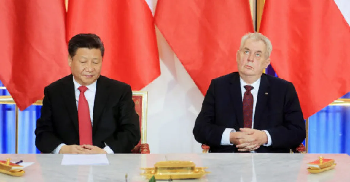 Zeman poletí s miliardáři do Číny. Schůzku s Trumpem to neohrozí