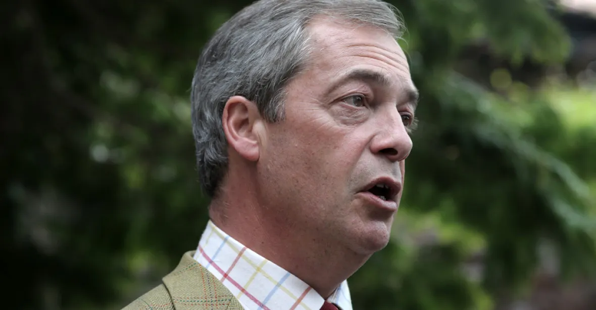 „Chováte se jako mafie,“ osočil Nigel Farage EU