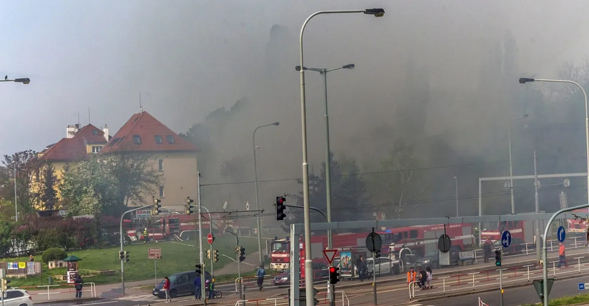V areálu nemocnice Bulovka hořelo