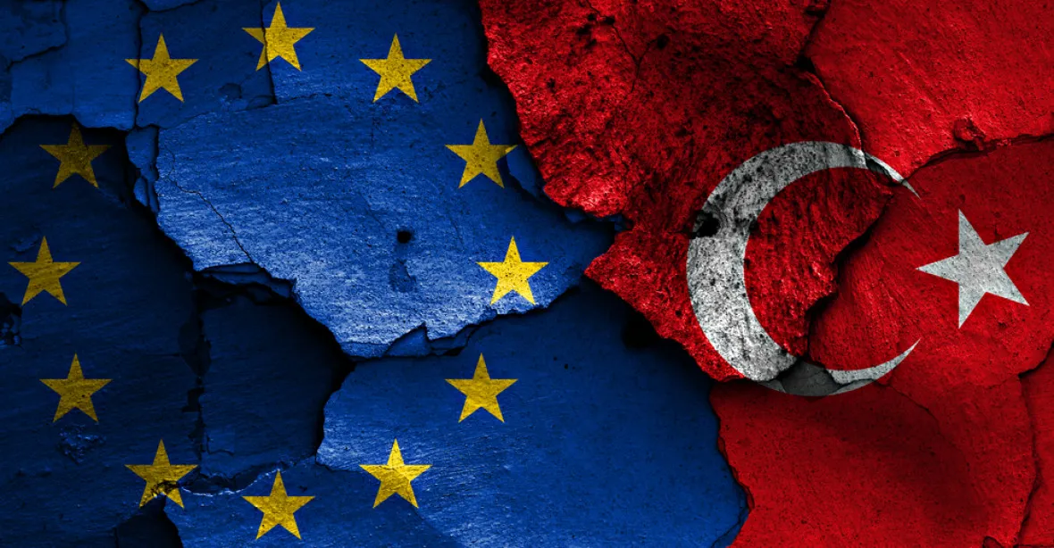 EU hrozí zmrazit jednání s Ankarou. Pro nás to není důležité, míní Erdogan