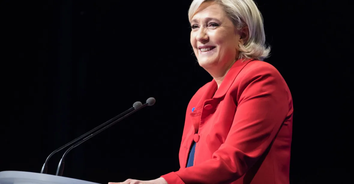 Le Penová láká voliče na kritiku EU a migrace