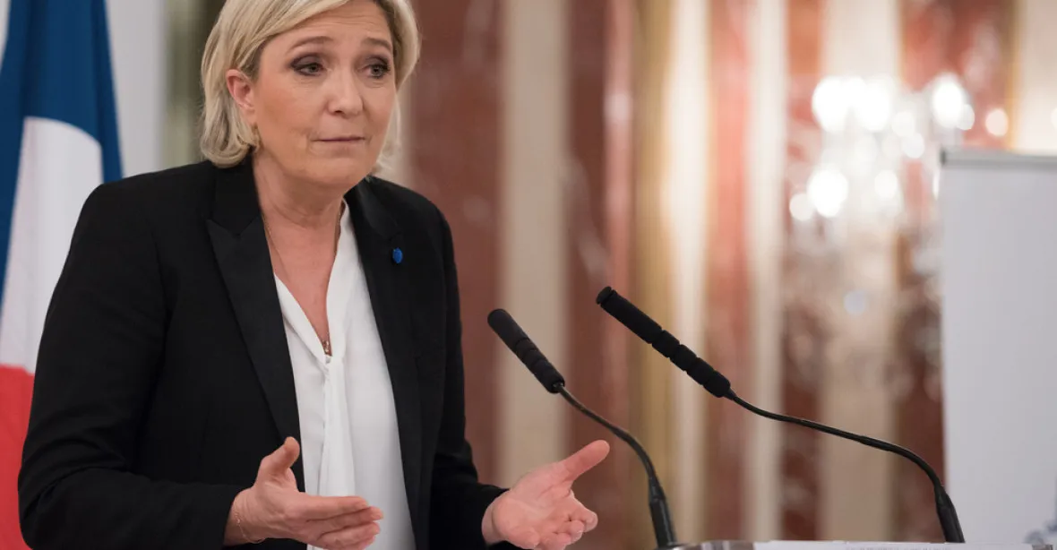 Evropský parlament může zbavit Le Penovou imunity