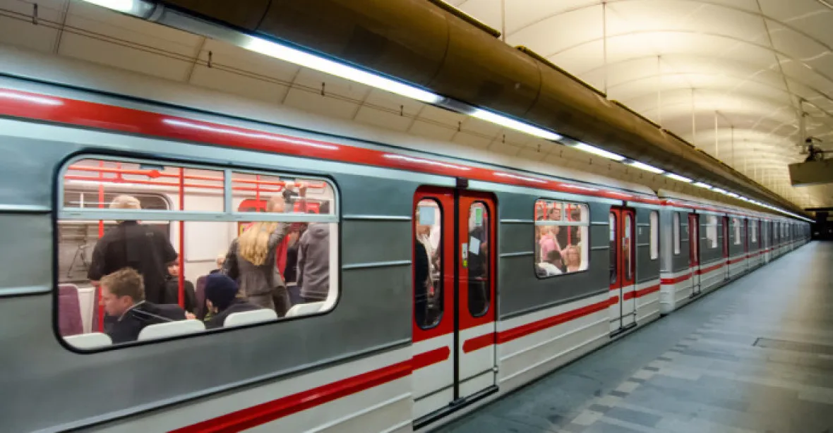 Prosakující záchody uzavřely stanici metra Malostranská