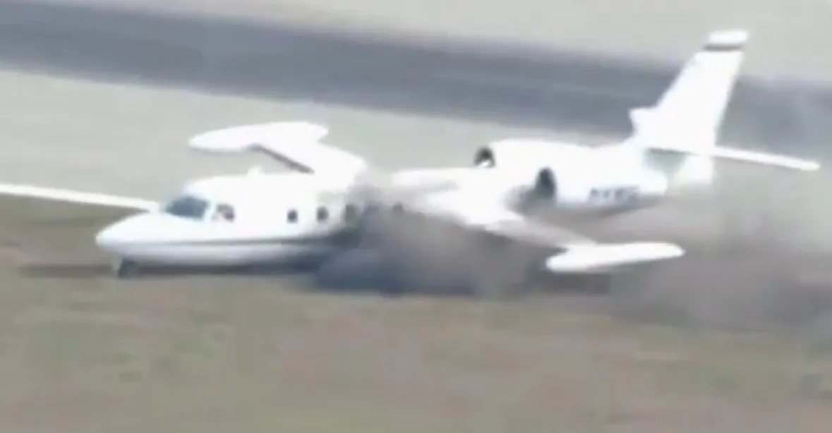 VIDEO: Letadlu upadlo kolo, přesto bezpečně přistálo na Floridě