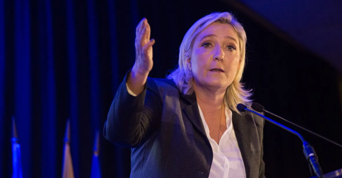Le Penová si „koupila“ 5 procent od soupeře Dupont-Aignana