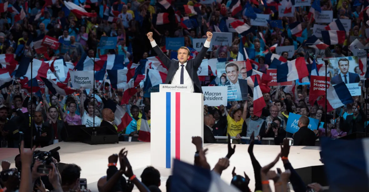 Francie má nového prezidenta. Macron porazil Le Penovou
