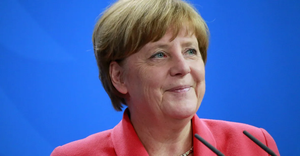 Macron je nadějí pro Francouze, Němce a Evropu, prohlásila Merkelová