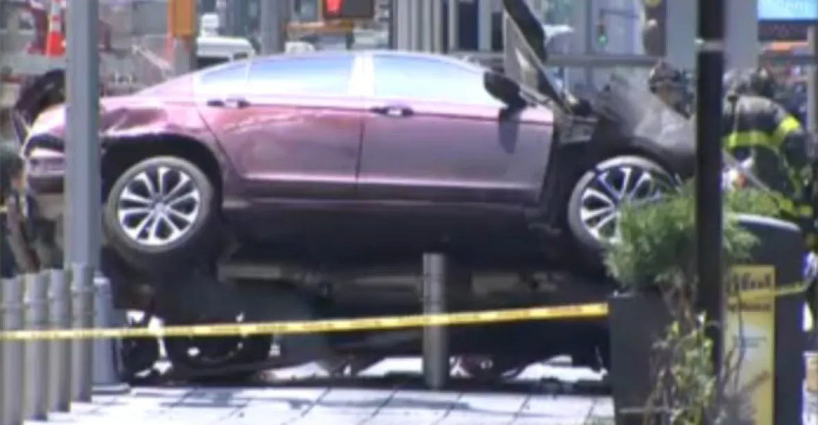 Útok? V New Yorku najelo auto do chodců. Jeden mrtvý a 22 zraněných