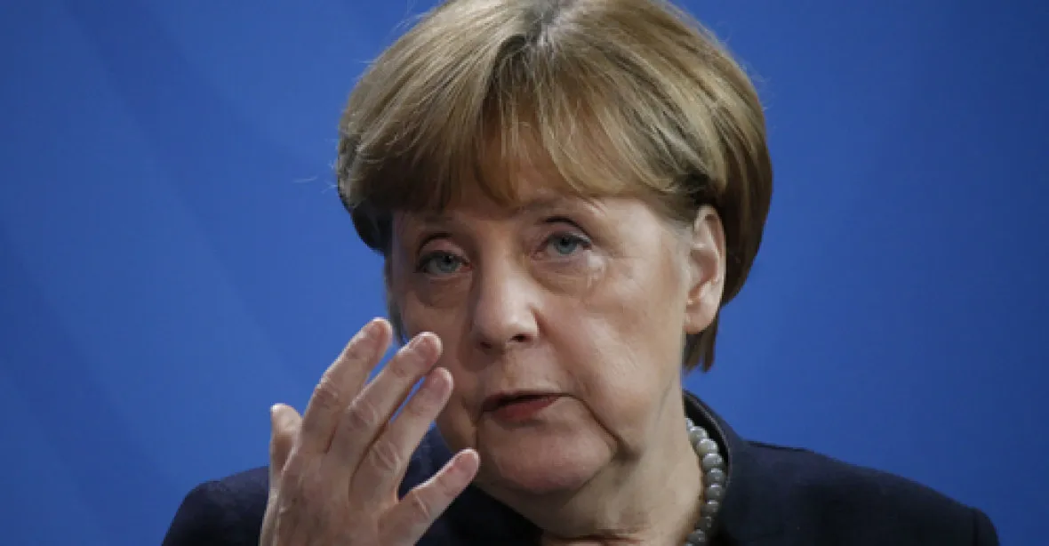 Merkelová: Euro je kvůli politice Evropské centrální banky „příliš slabé“