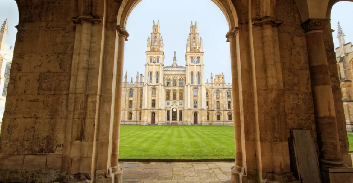 Zkoušky na Oxfordu jsou prý „příliš bílé“. Přijde změna