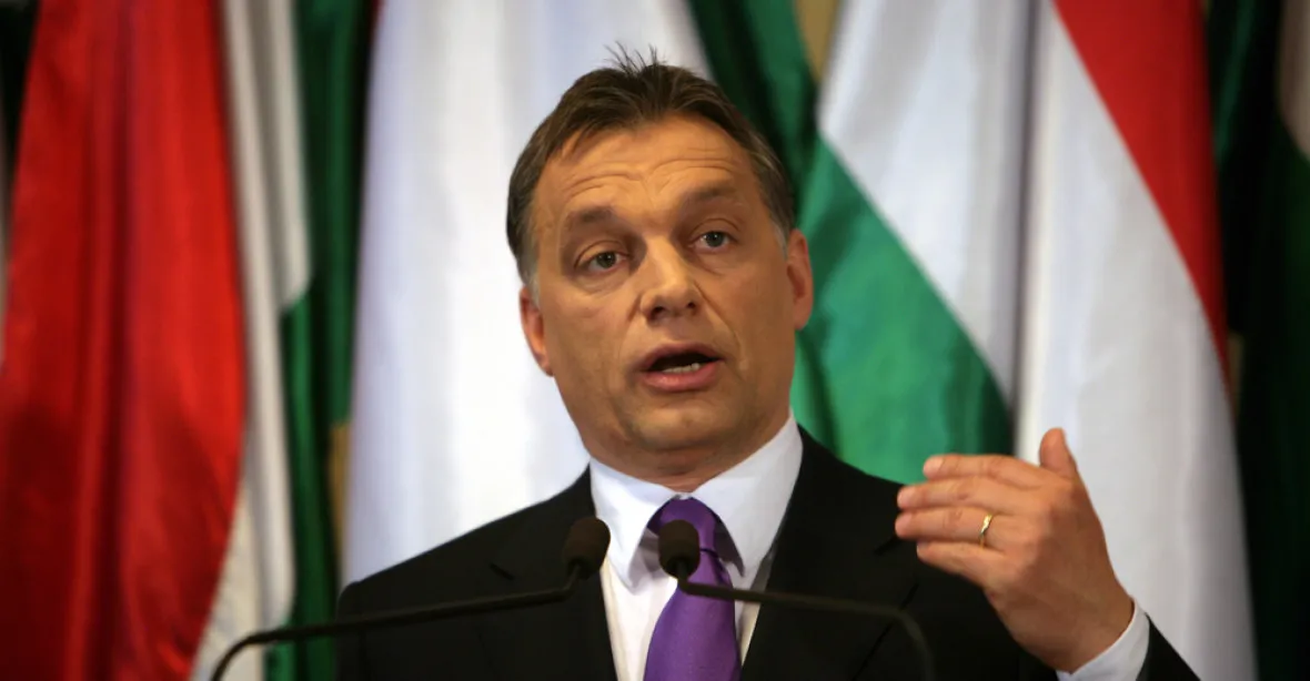 Sorosovy organizace fungují jako mafie, řekl Orbán. Chce přitvrdit