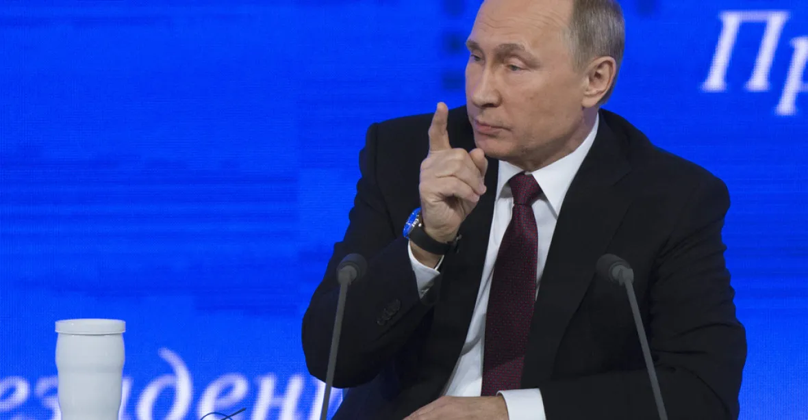 Média nijak nekontrolujeme, tvrdí Putin v dokumentu