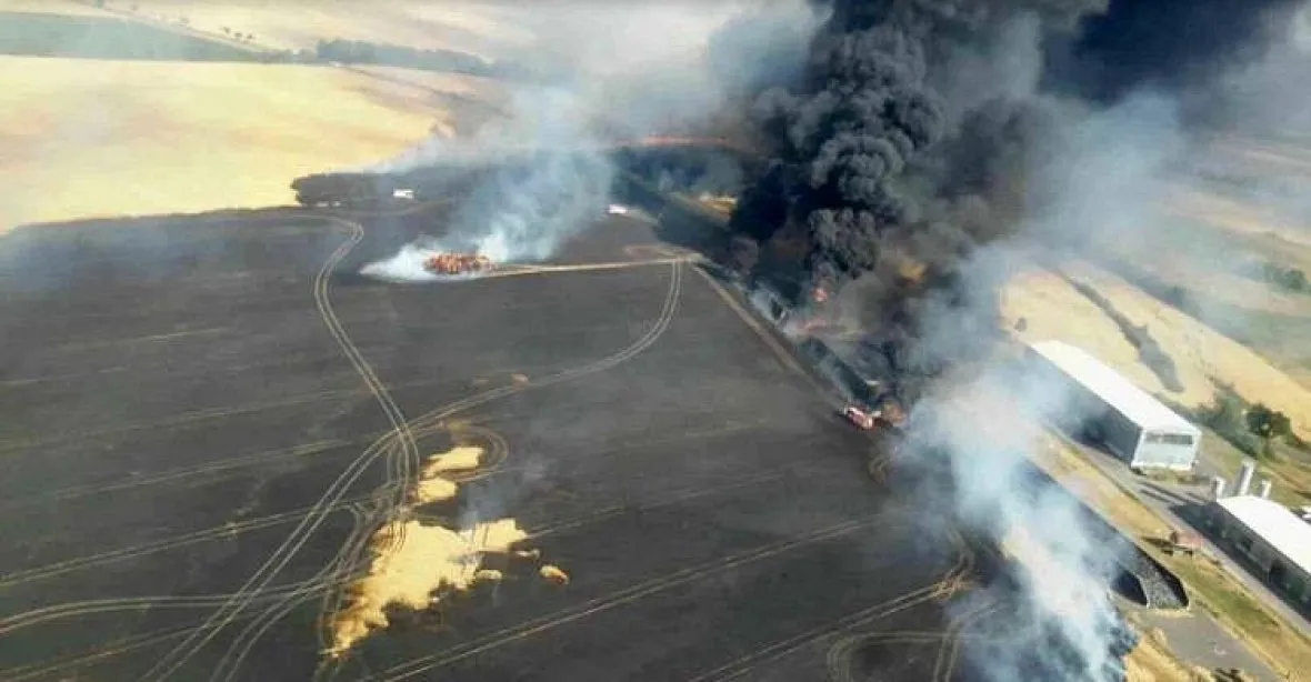 Velký požár na Znojemsku, hořelo pole a pneumatiky