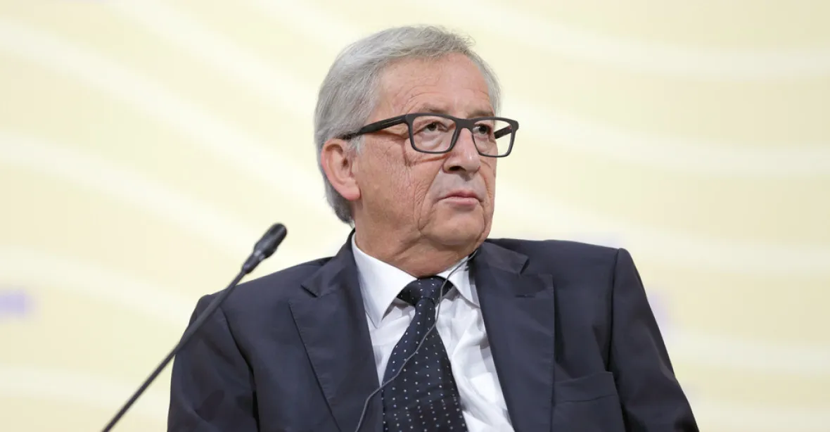 Juncker se rozzlobil, označil europarlament za směšný
