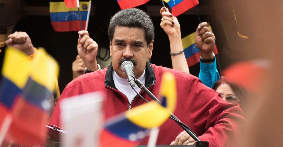 Maduro v referendu neuspěl. Posílení pravomocí voliči neschválili