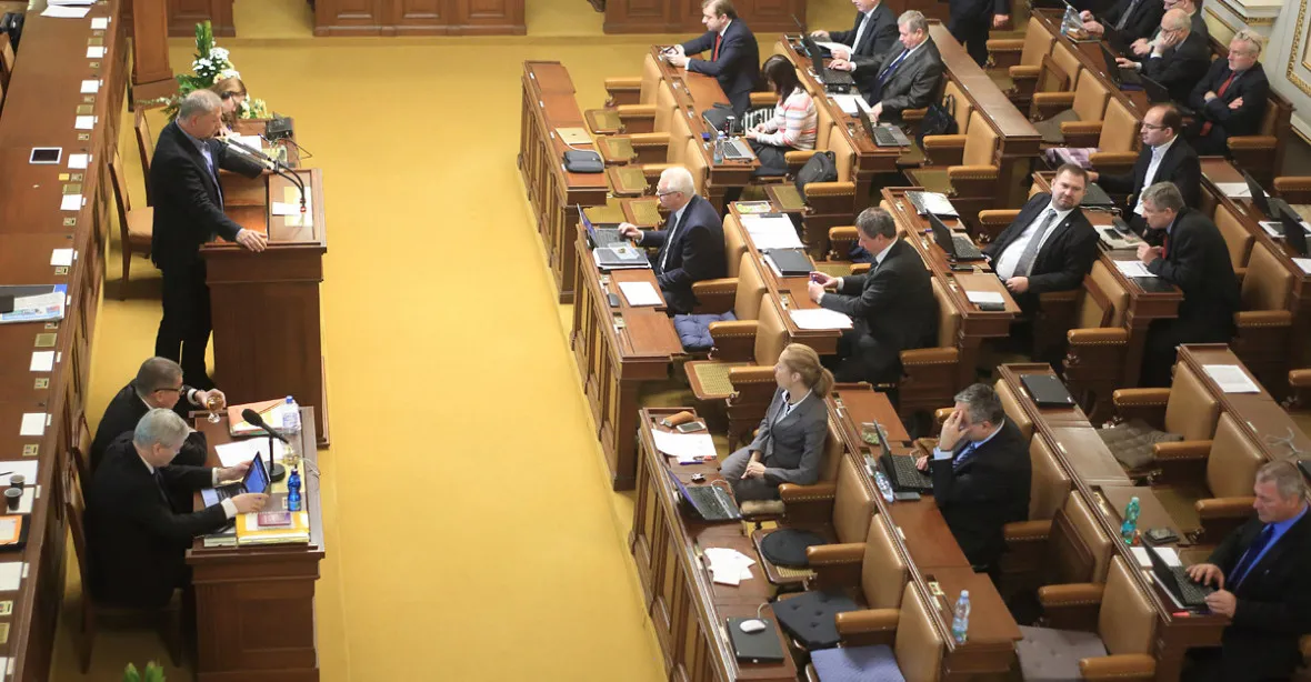Sněmovní kancléř Morávek bral v minulosti protiprávně odměny