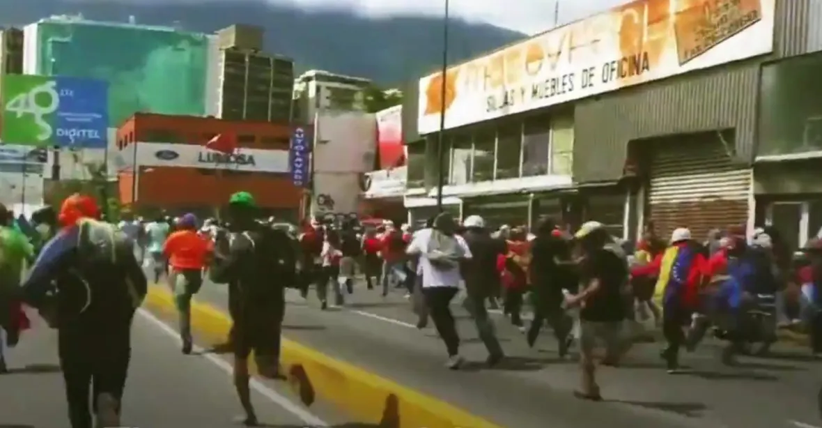 Nejméně dva mrtví demonstranti během stávky ve Venezuele