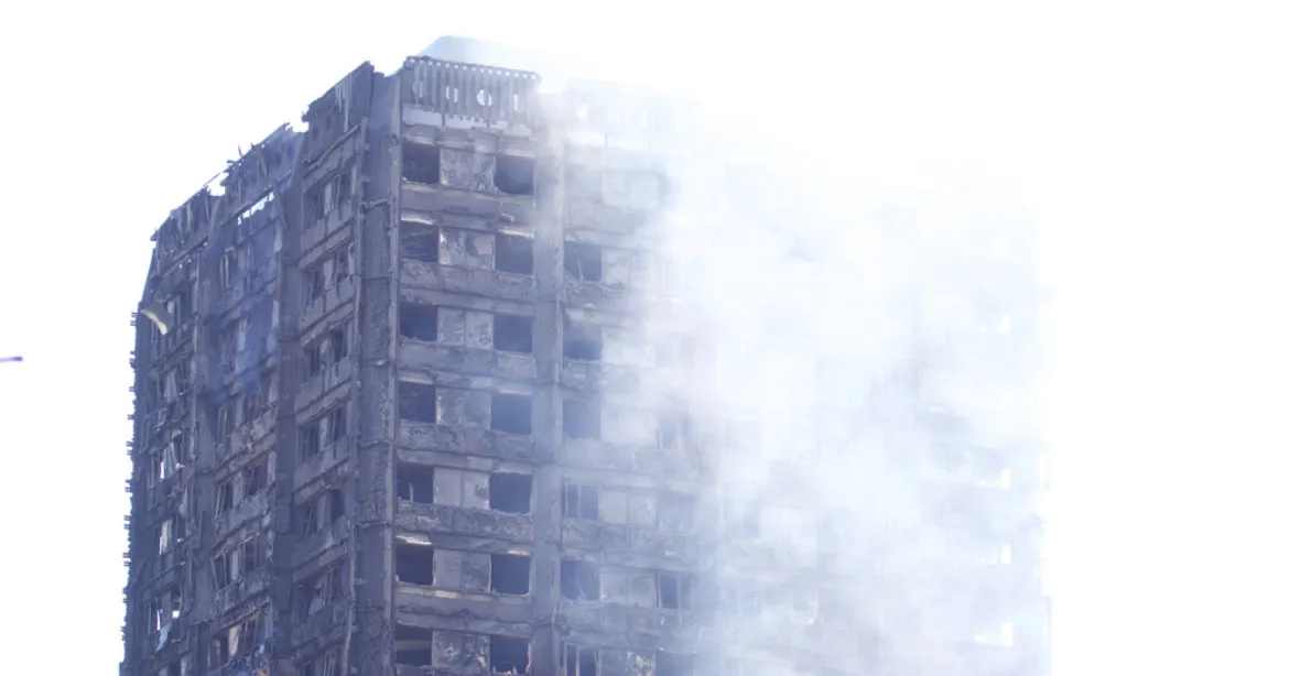 Vinu na požáru Grenfell Tower v Londýně může mít radnice, zjistila policie