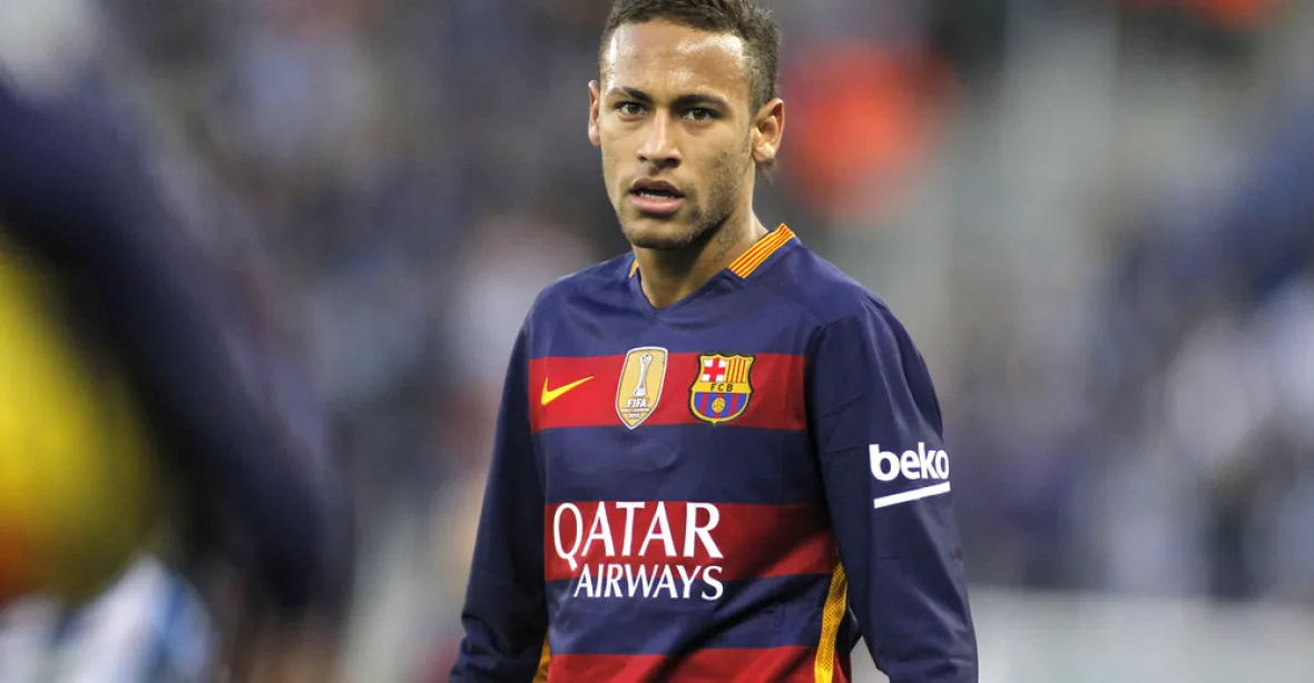 Historický přestup. Neymar byl koupen z Barcelony do Paříže za 222 milionů eur