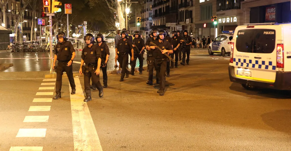 Teroristický útok v Barceloně. Dodávka vjela do davu, 13 mrtvých a na 100 zraněných
