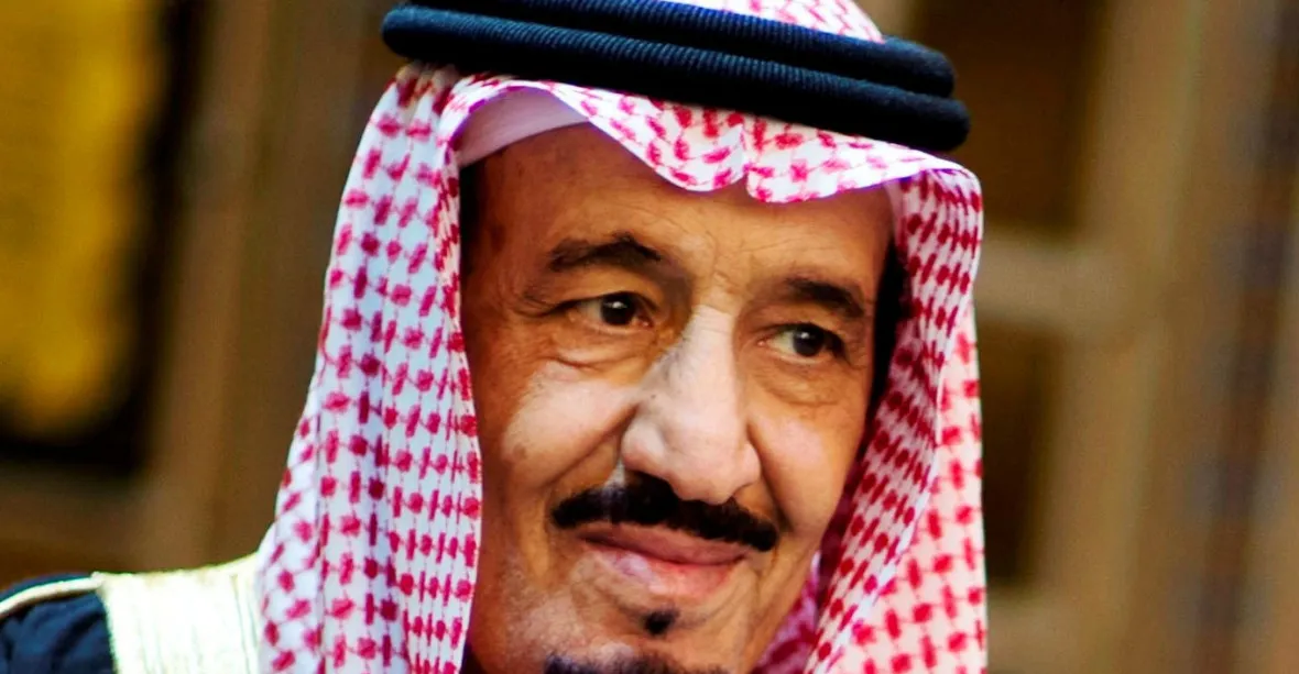 Saúdský král se vrátil z dovolené. Utratil za ni přes dvě miliardy