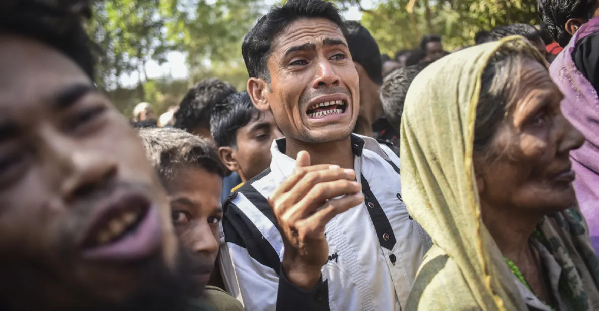 Útěk před násilím. Desetitisíce Rohingů prchá z Barmy