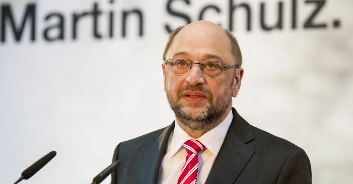 Deset dní do voleb: Schulzova SPD historicky padá, AFD třetí nejsilnější