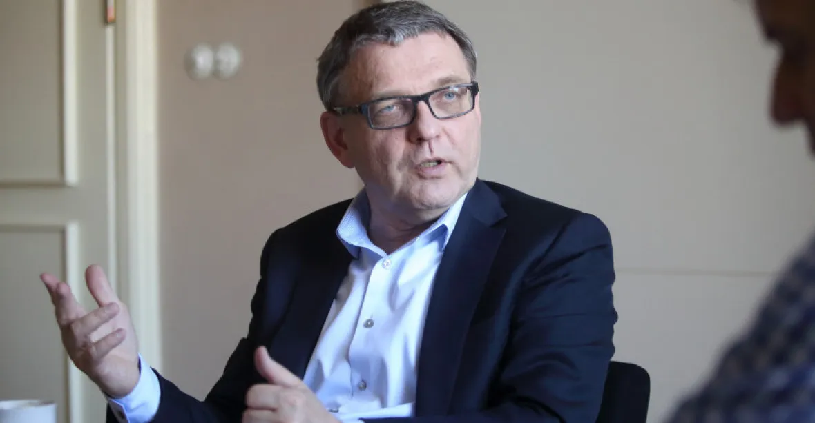 Lídr ČSSD Zaorálek se zranil při hromadné autonehodě na Znojemsku