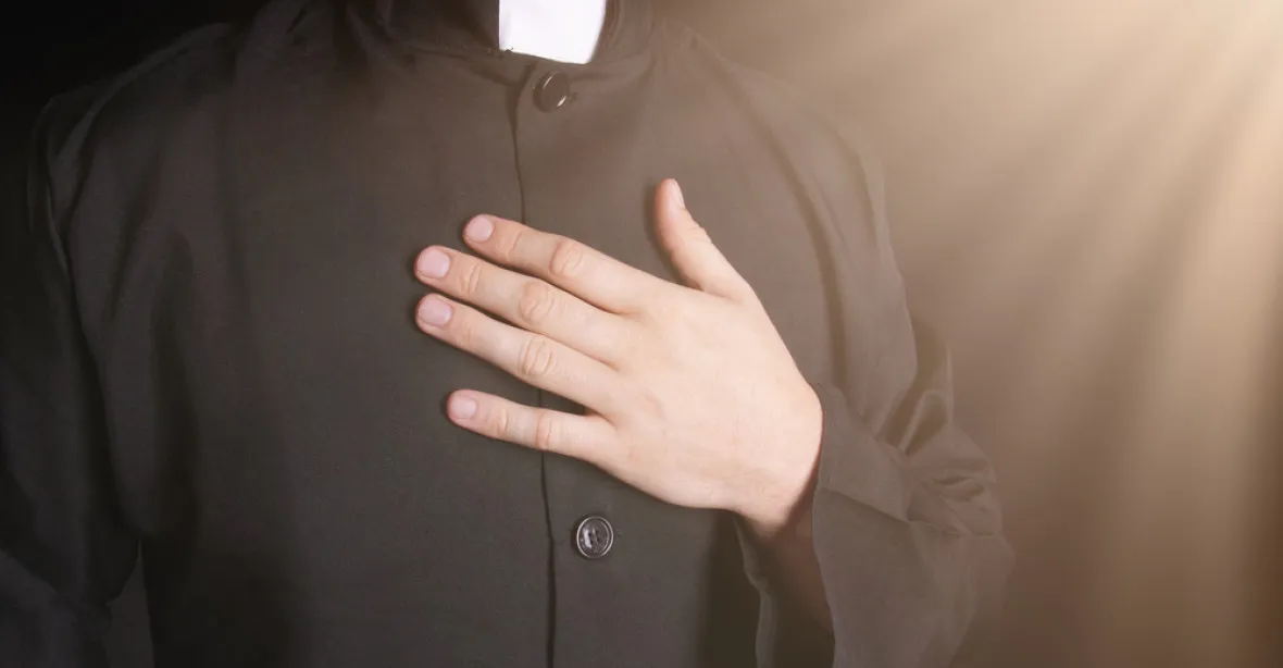 Arcibiskup bude souzen v kauze zneužívání mladých skautů