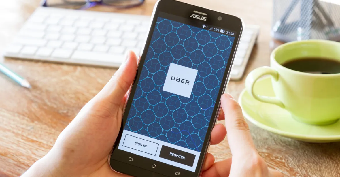 Přes půl milionu za den. Londýňané podepisují petici za „záchranu“ Uberu