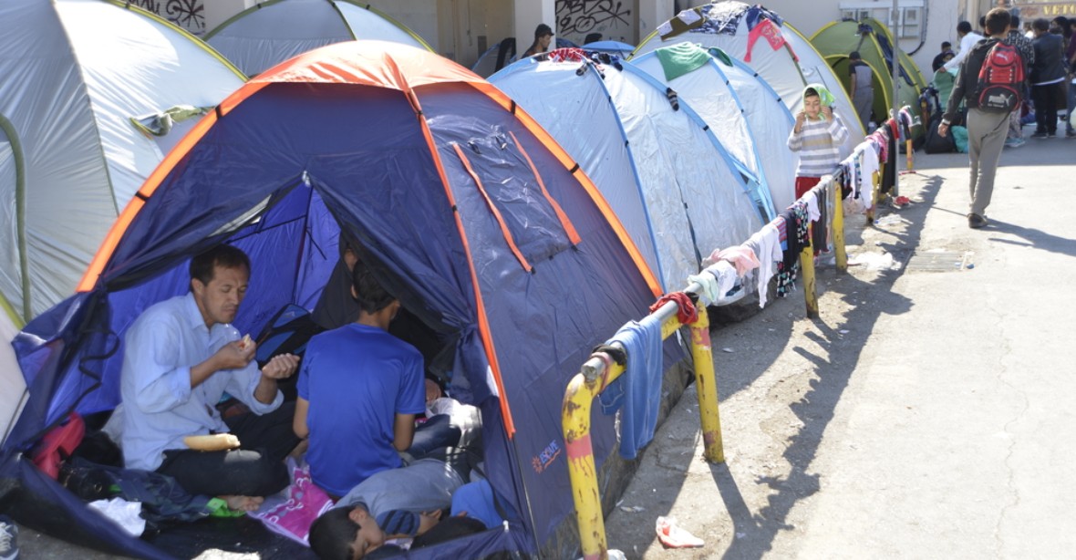 Migranti si v Athénách snaží vynutit přesun do Německa protestní hladovkou