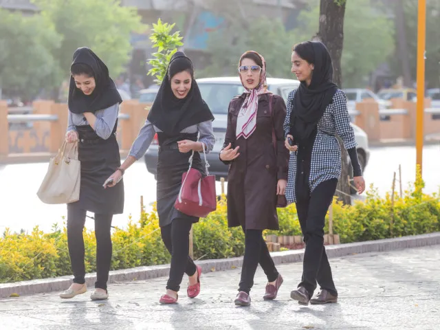 Postavení Íránek: méně rodí, více studují a rozvádějí se