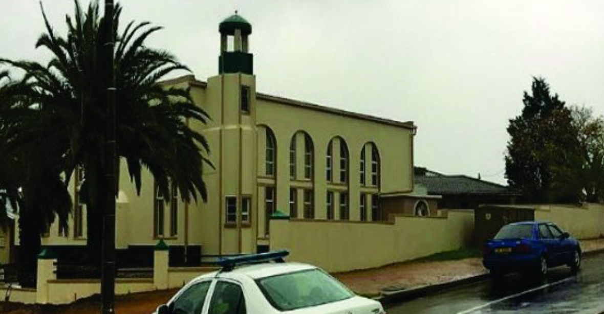 Útočník v mešitě v JAR ubodal dva lidi. Policie ho zastřelila