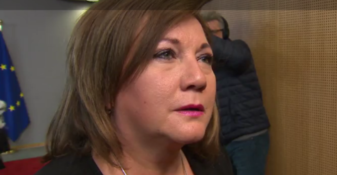 VIDEO: Dotaz v angličtině potopil ministryni Schillerovou. Neuměla odpovědět