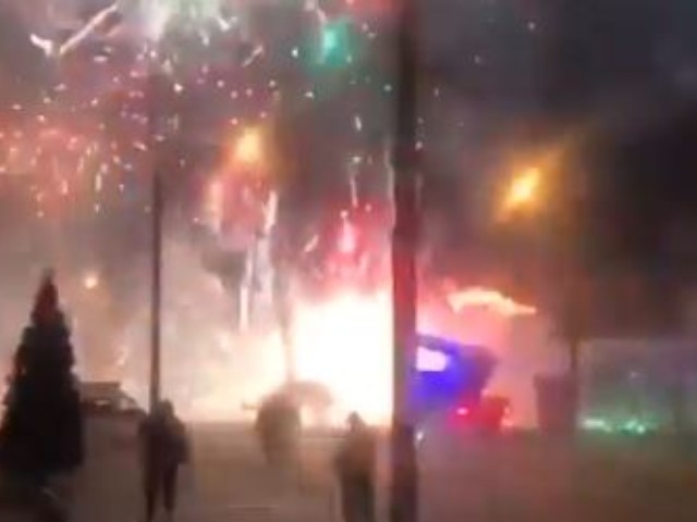 VIDEO: V Rusku začal hořet sklad s pyrotechnikou