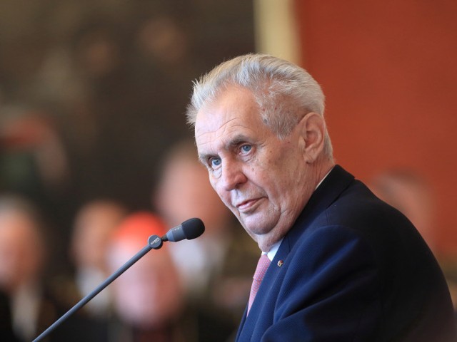 „Chybět mi nebude,“ reagoval Zeman na Kalouskovo složení poslaneckého mandátu