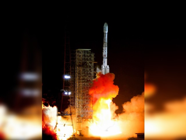 K Zemi se řítí zbytky čínské rakety. Ani vědci neví, kam dopadnou