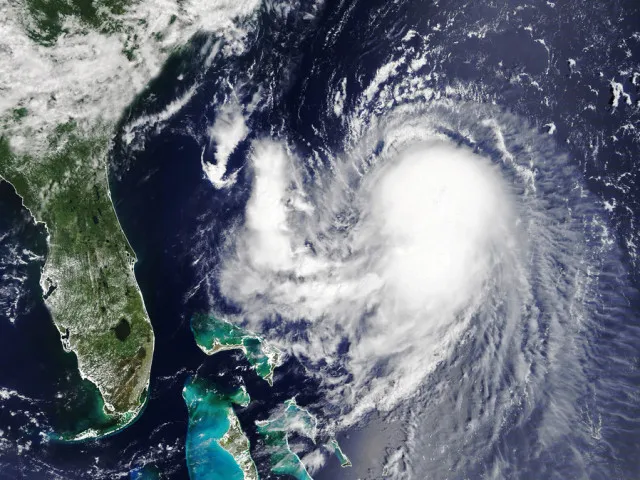 Hurikán Ida zeslábl na tropickou bouři, způsobil nejspíš dvě oběti