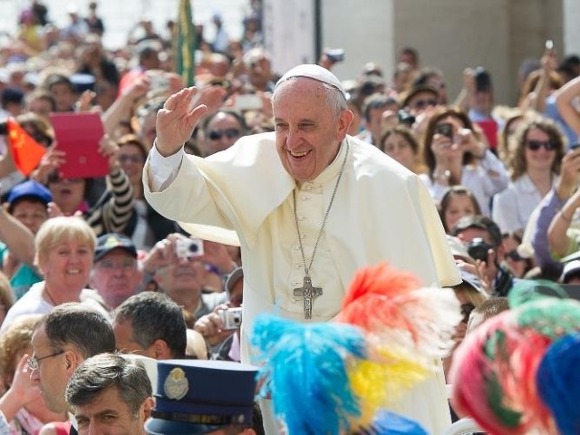 Papež František přiletěl do Budapešti. Setkal se i s Orbánem
