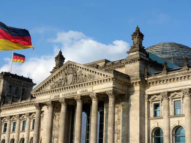 „Existenční minimum 10 milionů eur.“ V Německu kandidují neonacisté, marxisti i recesisti