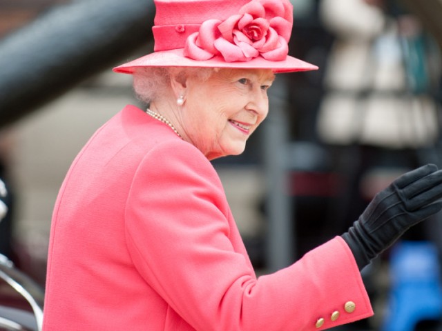 Královna Alžběta by po hospitalizaci měla odpočívat další dva týdny